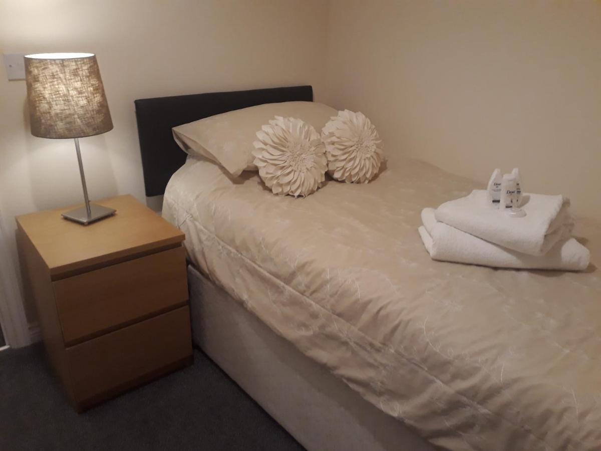 Pond View Apartment Airdrie Ngoại thất bức ảnh
